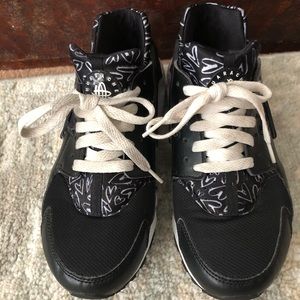 Nike Harrache sneakers Youth 7= women’s 8.5